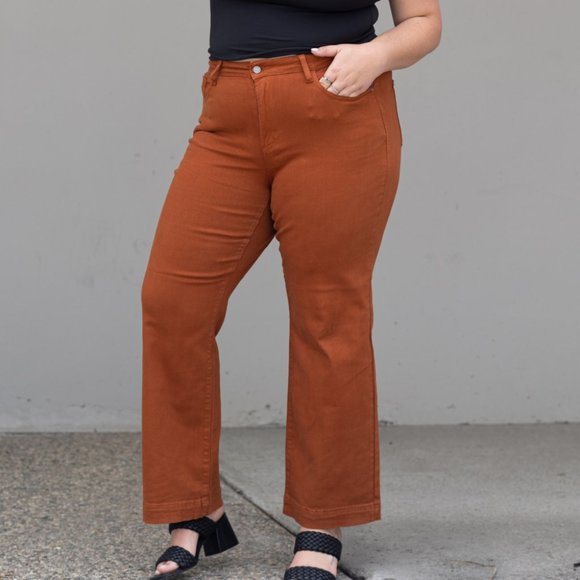 Judy Blue Full Size Feeling Special Pocket Jeans - Picture 10 of 12